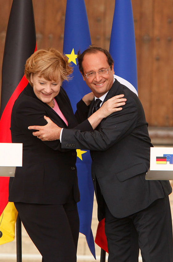 صور حميمية لهولاند وميركل تثير ضجة كبيرة.. شاهد الصور  صورة رقم 4