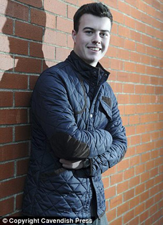 مراهق يسهر ويسكر في حانة في بريطانيا ويستيقظ في مطار باريس صورة رقم 8