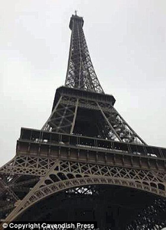 مراهق يسهر ويسكر في حانة في بريطانيا ويستيقظ في مطار باريس صورة رقم 10