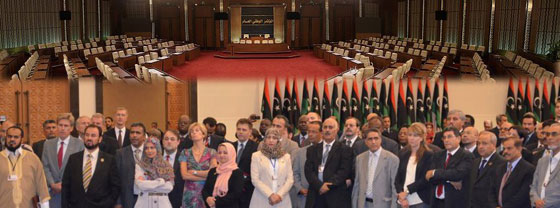 برلمانية ليبية تحمل قنبلة يدوية خلال تنقلها في طرابلس صورة رقم 1