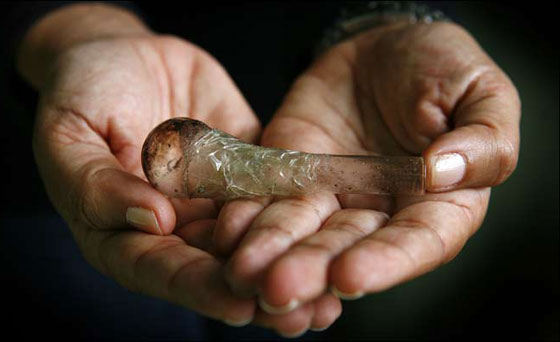 ام تشكو تجاهل الشرطة كون ابنها (11 عاما) يتعاطى مخدرات ال