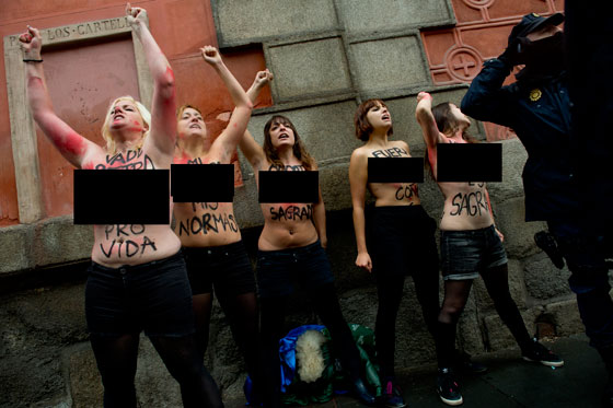 عاريات الصدور يصلن الى بيت لحم احتجاجا على جرائم شرف العائلة! صورة رقم 2