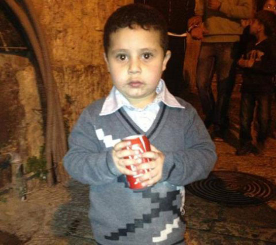 اسرائيل تطارد طفلا فلسطينيا في الرابعة من عمره!! صورة رقم 1 اسرائيل تطارد طفلا فلسطينيا في الرابعة من عمره!! صورة رقم 1