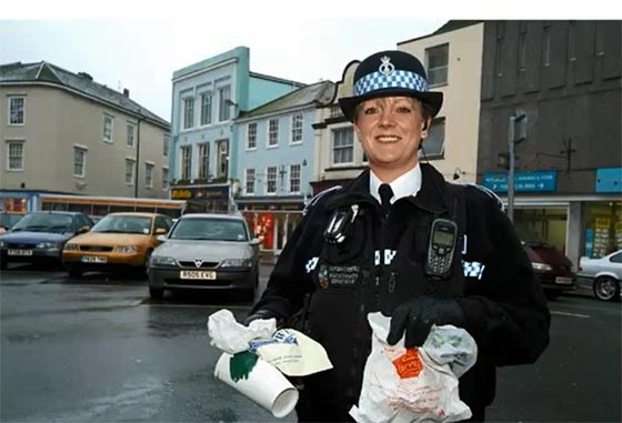 بعثت رسالة غرامية الى زوجها بدل عشيقها.. فانتحرت صورة رقم 1 بعثت رسالة غرامية الى زوجها بدل عشيقها.. فانتحرت صورة رقم 1