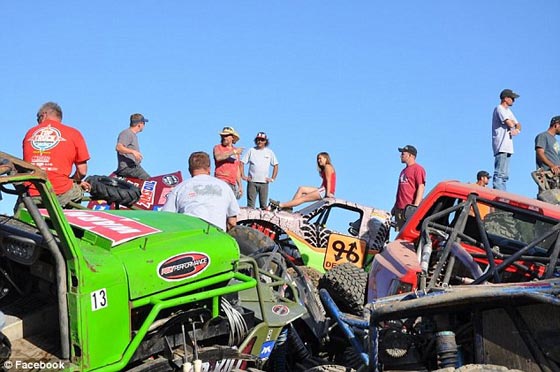 فتاة (16 عاما) تتحدى الرجال بكونها اصغر سائق لشاحنة عملاقة صورة رقم 6