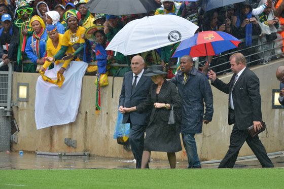 جثمان مانديلا يبدأ رحلته الاخيرة الى ارض اجداده ومسقط رأسه صورة رقم 7 جثمان مانديلا يبدأ رحلته الاخيرة الى ارض اجداده ومسقط رأسه صورة رقم 7