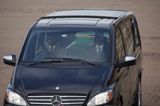 جثمان مانديلا يبدأ رحلته الاخيرة الى ارض اجداده ومسقط رأسه صورة رقم 16 جثمان مانديلا يبدأ رحلته الاخيرة الى ارض اجداده ومسقط رأسه صورة رقم 16