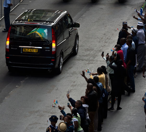 جثمان مانديلا يبدأ رحلته الاخيرة الى ارض اجداده ومسقط رأسه صورة رقم 20 جثمان مانديلا يبدأ رحلته الاخيرة الى ارض اجداده ومسقط رأسه صورة رقم 20