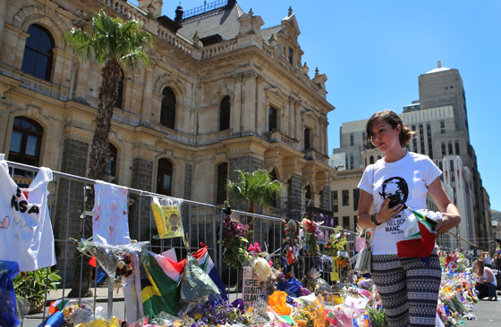 جثمان مانديلا يبدأ رحلته الاخيرة الى ارض اجداده ومسقط رأسه صورة رقم 21 جثمان مانديلا يبدأ رحلته الاخيرة الى ارض اجداده ومسقط رأسه صورة رقم 21