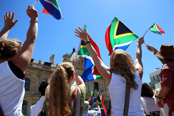 جثمان مانديلا يبدأ رحلته الاخيرة الى ارض اجداده ومسقط رأسه صورة رقم 22 جثمان مانديلا يبدأ رحلته الاخيرة الى ارض اجداده ومسقط رأسه صورة رقم 22