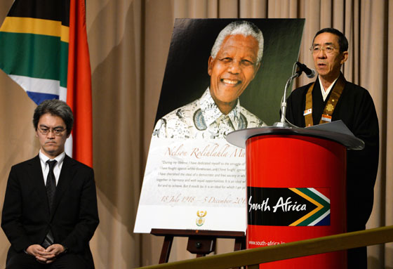 داعية سعودي : لماذا تمجدون الكافر الهالك نلسون مانديلا؟ صورة رقم 3