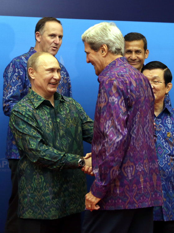 بالصور.. سياسيون في وضعيات غريبة وغير مألوفة صورة رقم 2