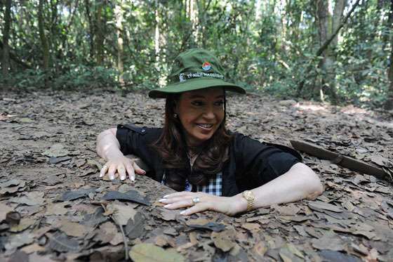 بالصور.. سياسيون في وضعيات غريبة وغير مألوفة صورة رقم 6