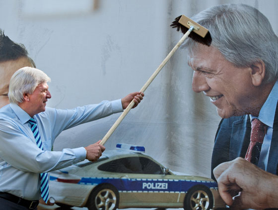 بالصور.. سياسيون في وضعيات غريبة وغير مألوفة صورة رقم 12