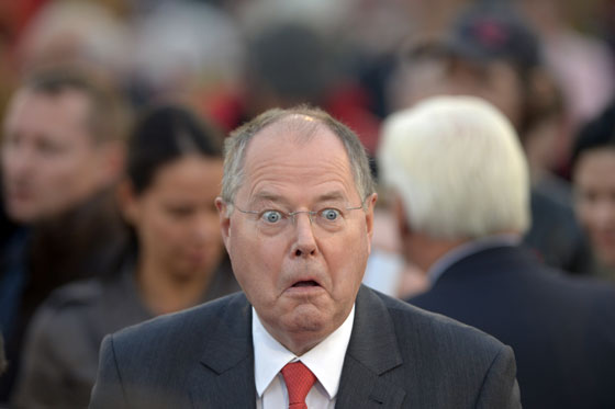 بالصور.. سياسيون في وضعيات غريبة وغير مألوفة صورة رقم 32