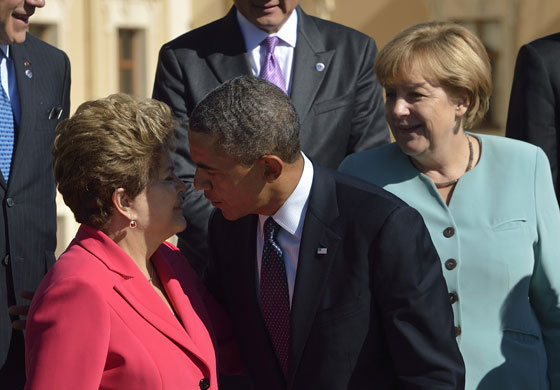 بالصور.. سياسيون في وضعيات غريبة وغير مألوفة صورة رقم 37