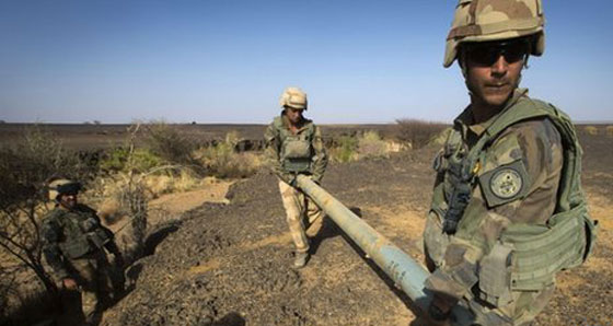 جندي فرنسي احتفظ بصاروخ كتذكار فانفجر وأصاب اصدقاءه صورة رقم 1 جندي فرنسي احتفظ بصاروخ كتذكار فانفجر وأصاب اصدقاءه صورة رقم 1