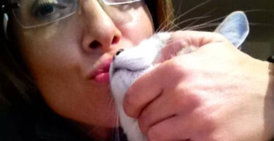 مجندة أنقذت قطة من الموت وتخضع للمحاكمة العسكرية صورة رقم 1