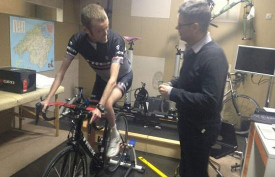 شاهدوا البريطاني الذي يرفض جسده الاحتفاظ بالدهون صورة رقم 14