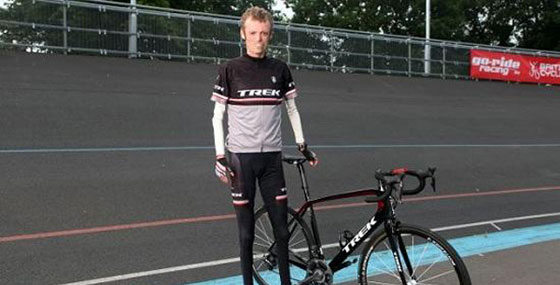 شاهدوا البريطاني الذي يرفض جسده الاحتفاظ بالدهون صورة رقم 11