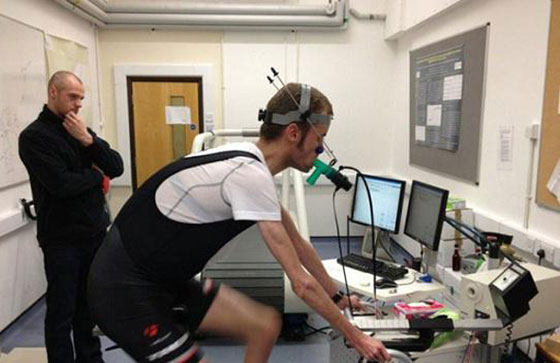 شاهدوا البريطاني الذي يرفض جسده الاحتفاظ بالدهون صورة رقم 8