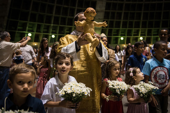 بالصور: عيد الميلاد.. جولة حول العالم صورة رقم 21