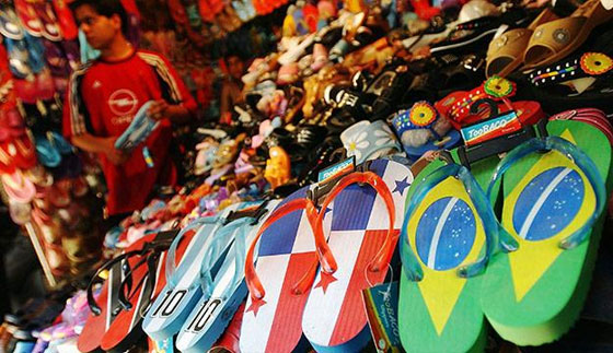 لماذا رسم اماراتيون العلم التونسي على النعال؟ صورة رقم 3