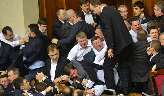 كاتب ينزع القناع عن المنجمين وتنبؤاتهم ويتهمهم بالخداع! صورة رقم 2