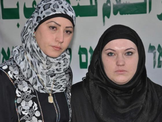  يهودية اسلمت في المسجد الاقصى بدعم من دعاة عرب ال48  صورة رقم 1