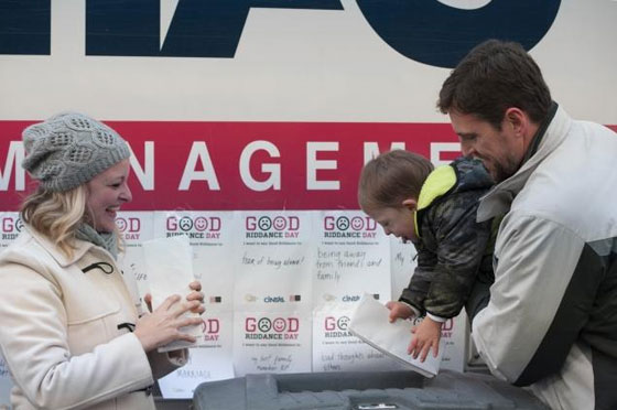 امريكيون يمزقون ذكريات 2013 ويستعدون لعام 2014 صورة رقم 3