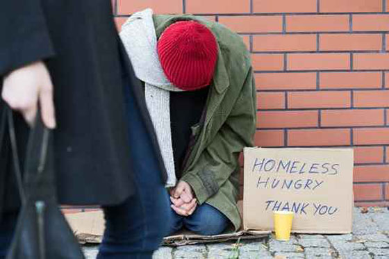 اعتقال عصابة سرقت كيلوغرام من الذهب بقيمة 42 ألف دولار من متسول صورة رقم 1 اعتقال عصابة سرقت كيلوغرام من الذهب بقيمة 42 ألف دولار من متسول صورة رقم 1