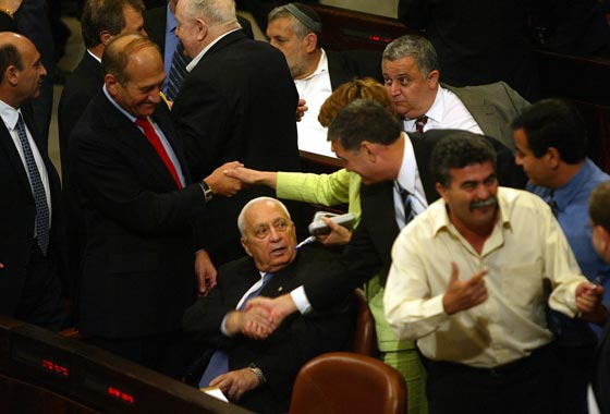 وهو يخوض آخر معاركه مع الموت شارون أدرك ان الاحتلال لا يدوم صورة رقم 13