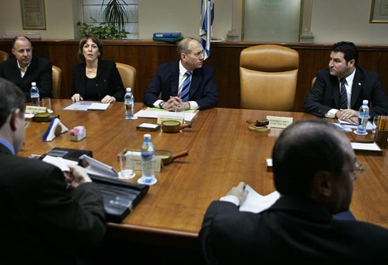 وهو يخوض آخر معاركه مع الموت شارون أدرك ان الاحتلال لا يدوم صورة رقم 21