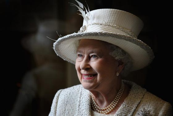 ملكة بريطانيا تكره لحية حفيدها الامير هاري فهل سيطيعها ويزيل اللحية؟ صورة رقم 3