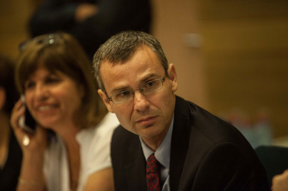 خطة اسرائيلية لسلخ المسيحيين عن اخوانهم المسلمين صورة رقم 1