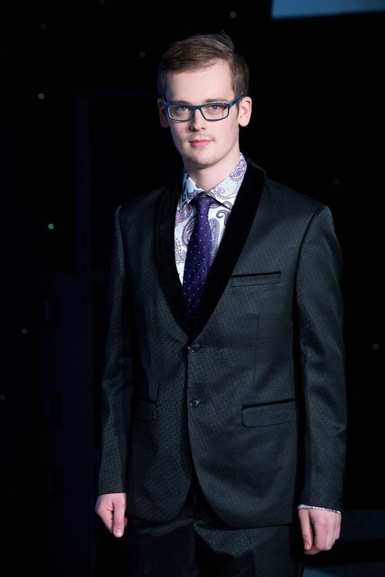 مراهق سمين جدا يخسر 60 كغم ويصبح عارض ازياء ناجح صورة رقم 6 مراهق سمين جدا يخسر 60 كغم ويصبح عارض ازياء ناجح صورة رقم 6