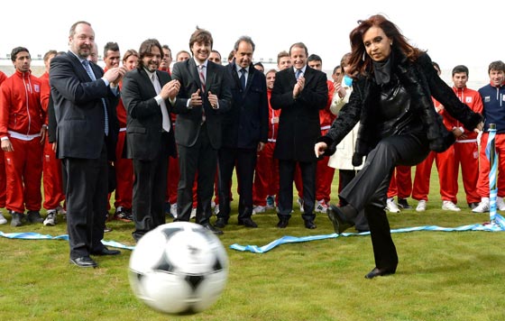 بالصور..لقطات طريفة تظهر محبة قادة العالم للعب صورة رقم 2