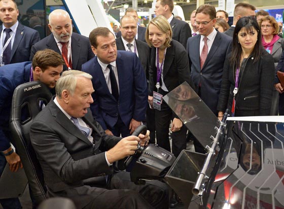 بالصور..لقطات طريفة تظهر محبة قادة العالم للعب صورة رقم 6