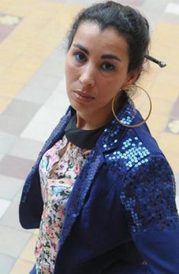 الكاتبة المغربية التي قاطعها اهلها لنشرها كتاب 