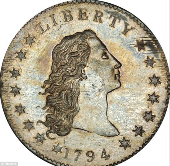 بيع اول قطعة نقدية مصنوعة من الذهب.. بمبلغ باهظ صورة رقم 2