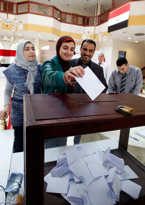 وسط اجراءات مشددة.. مصر تقول نعم للدستور والاخوان يقاطعون صورة رقم 2