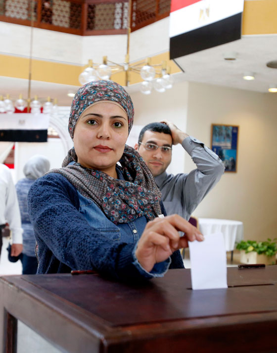 وسط اجراءات مشددة.. مصر تقول نعم للدستور والاخوان يقاطعون صورة رقم 1