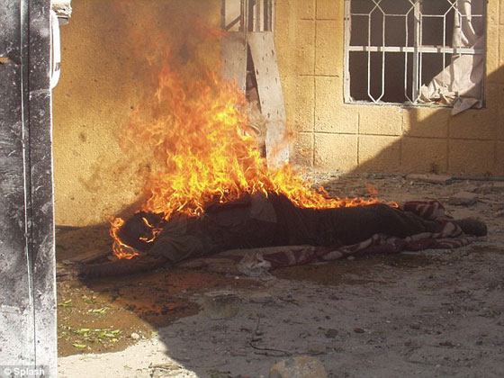 الكشف عن صور قديمة للمارينز وهم يمثلون بجثث عراقية صورة رقم 5