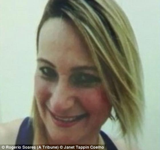 صور مأساوية لام تحاول تحذير وانقاذ ابنها فقتلتها صاعقة برق  صورة رقم 4