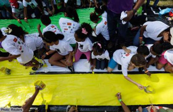 5084 من اطفال بنما ينجزون اكبر رسم جداري في العالم صورة رقم 1