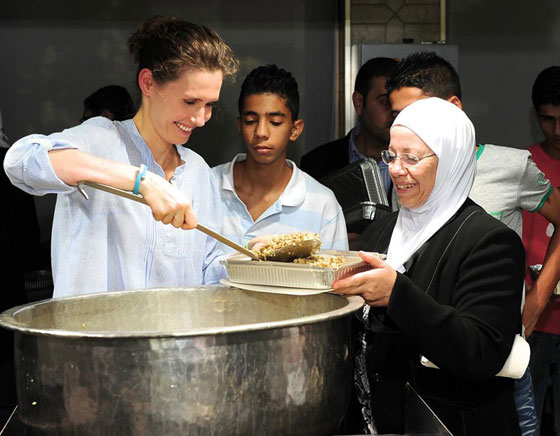 سر السوار الازرق في يد اسماء الاسد صورة رقم 6 سر السوار الازرق في يد اسماء الاسد صورة رقم 6