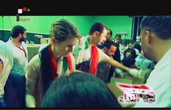 سر السوار الازرق في يد اسماء الاسد صورة رقم 9 سر السوار الازرق في يد اسماء الاسد صورة رقم 9