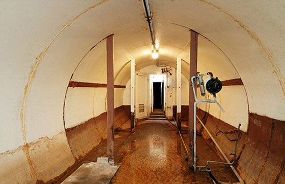 معروض للبيع في بريطانيا.. بيت يتحدى نهاية العالم صورة رقم 3 معروض للبيع في بريطانيا.. بيت يتحدى نهاية العالم صورة رقم 3