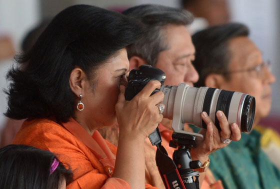 عقيلة الرئيس الاندونيسي ترتكب حماقة على انستغرام صورة رقم 5 عقيلة الرئيس الاندونيسي ترتكب حماقة على انستغرام صورة رقم 5