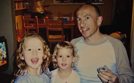 ام سحاقية تقاضي رجل مثلي مطالبة ان يكون اب بناتها صورة رقم 3